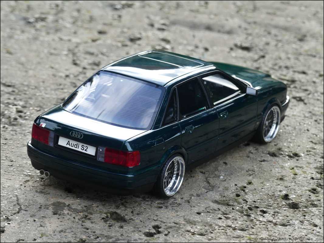 1:18 Audi S2 (B3) Limousine Baujahr 1993 Emerald-Green inkl. OVP